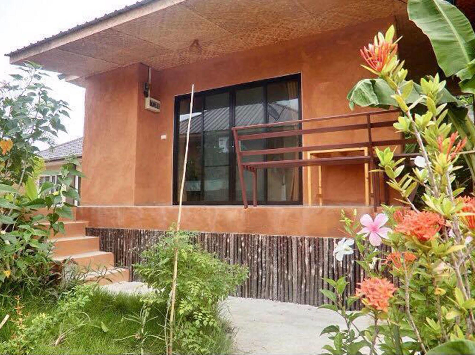 Panisara Pool होटल